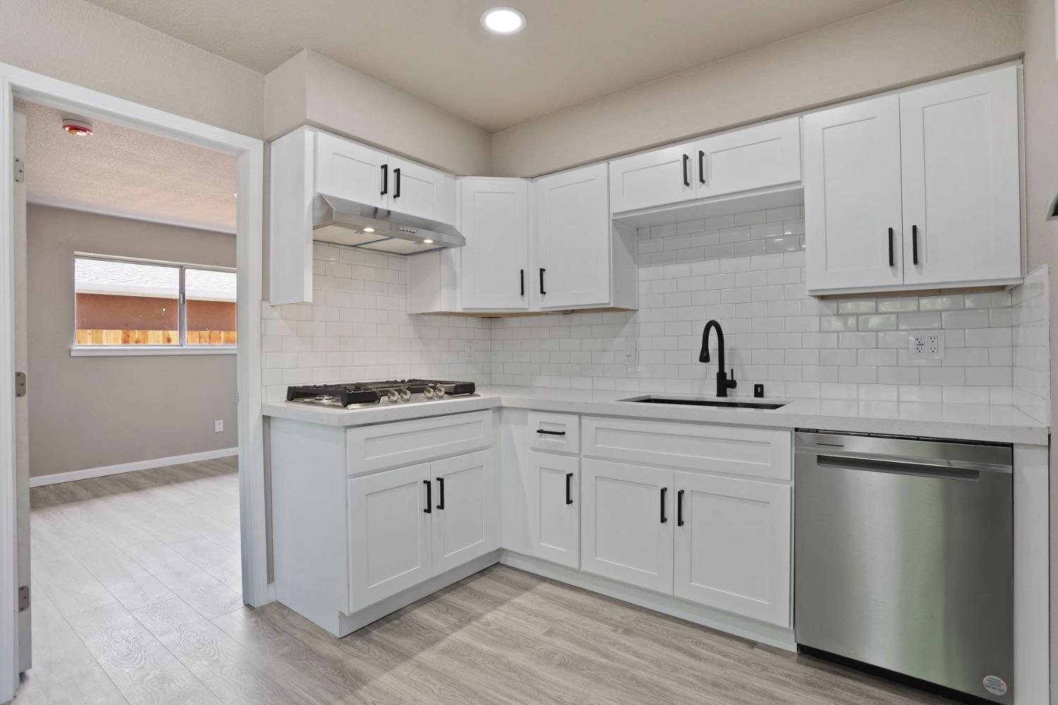 Detail Gallery Image 11 of 27 For 2717 Indiana St, Stockton,  CA 95206 - 4 Beds | 2 Baths