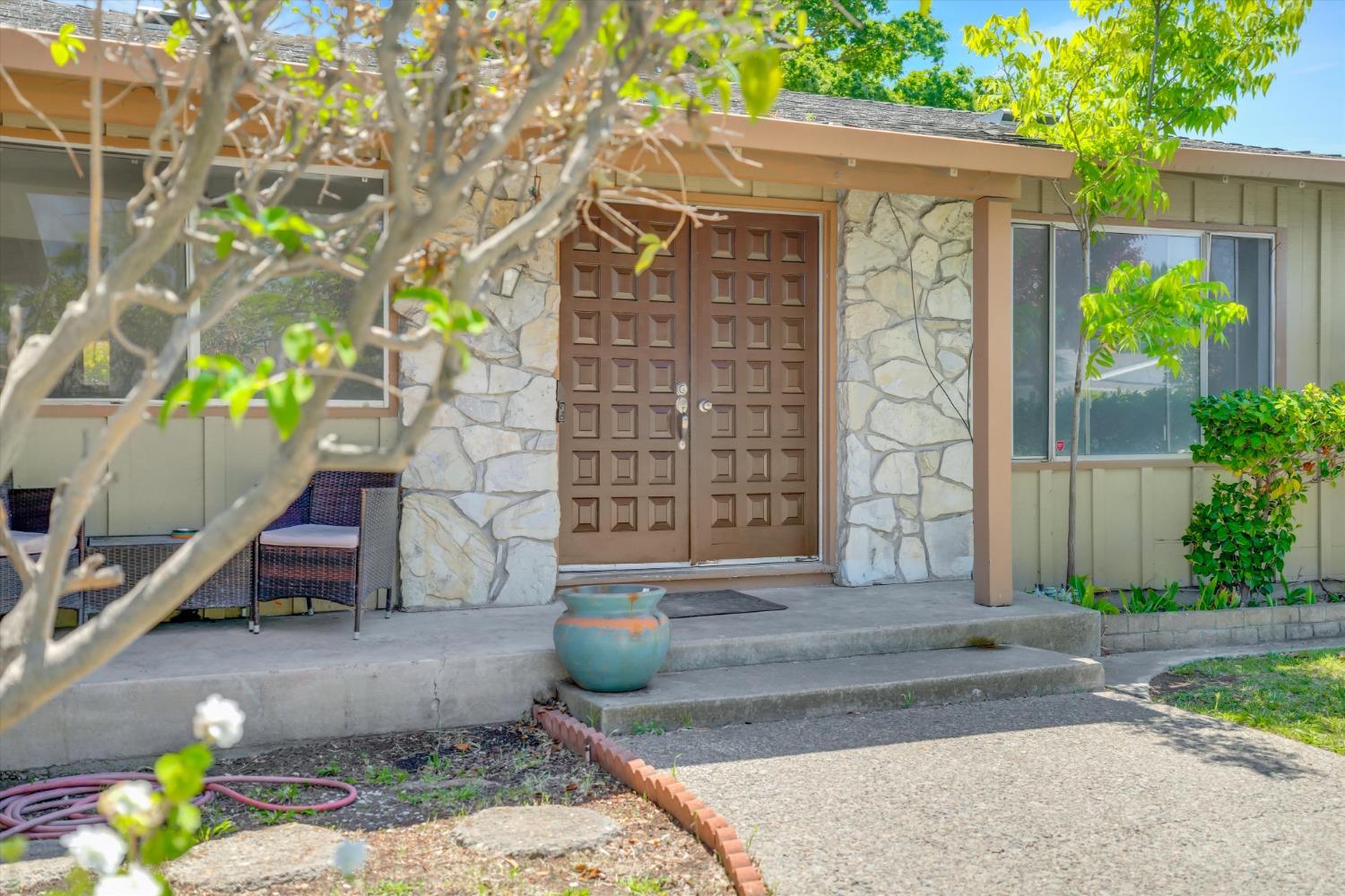 Detail Gallery Image 6 of 28 For 302 Sepulveda Dr, Stockton,  CA 95210 - 3 Beds | 3 Baths