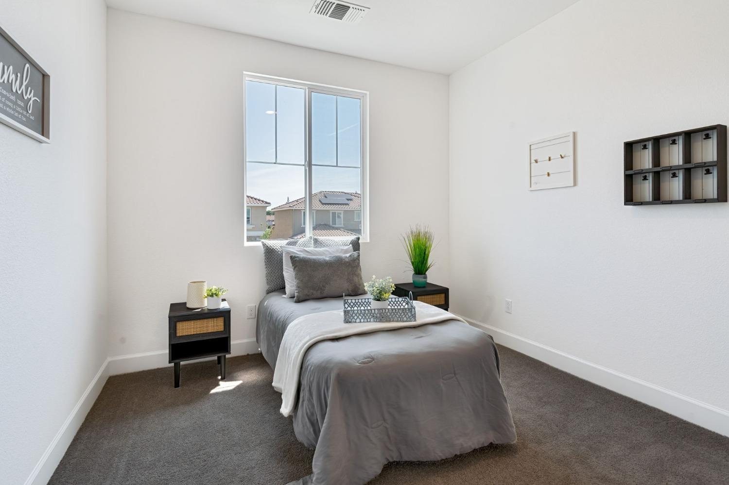 Detail Gallery Image 27 of 38 For 1719 Duchamp Way, Lodi,  CA 95242 - 5 Beds | 3/1 Baths