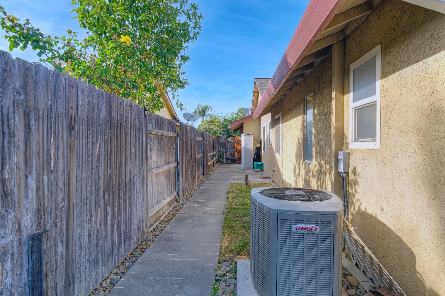 Laguna Shore Way, Elk Grove, California image 44