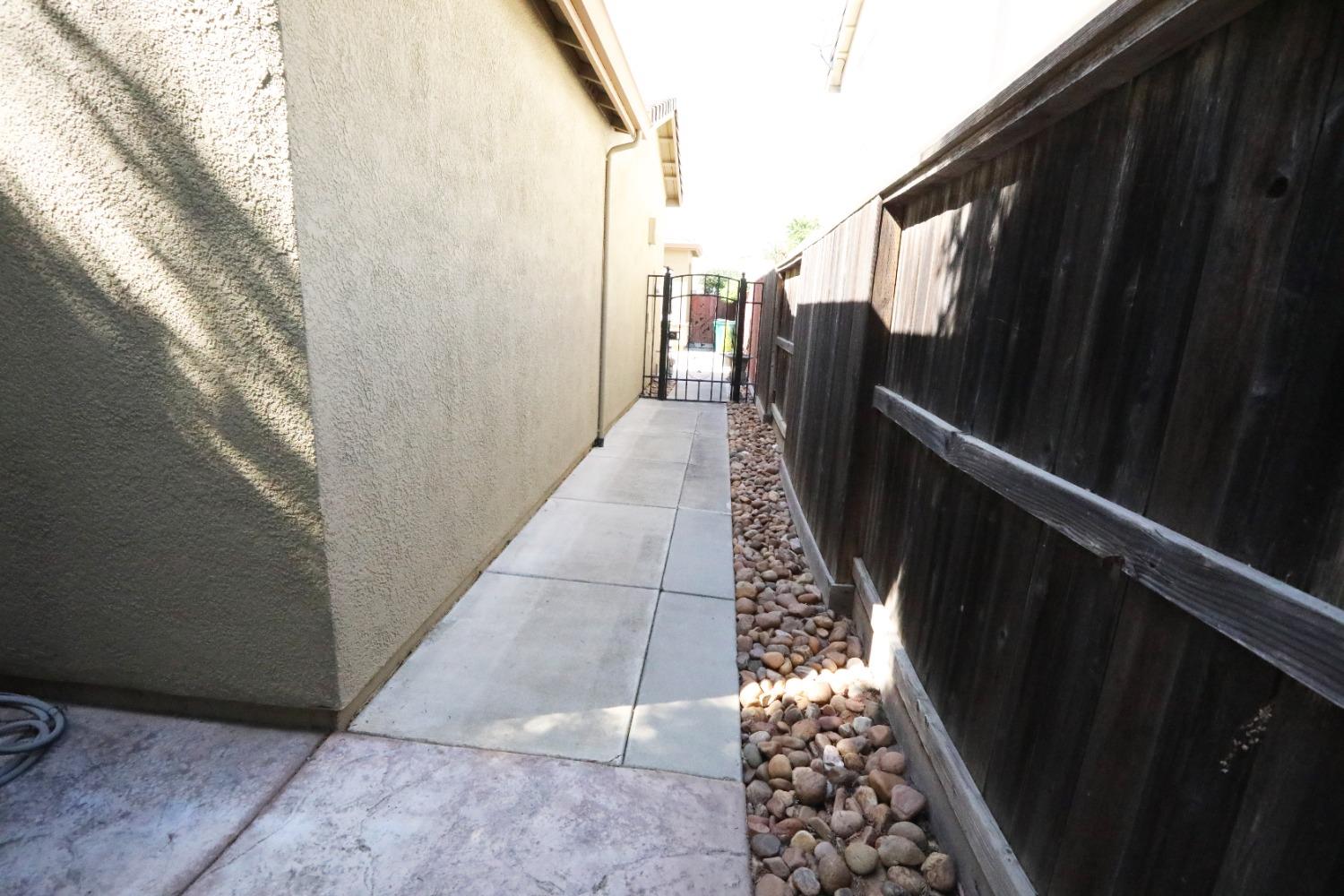 Katzakian Way, Lodi, California image 37