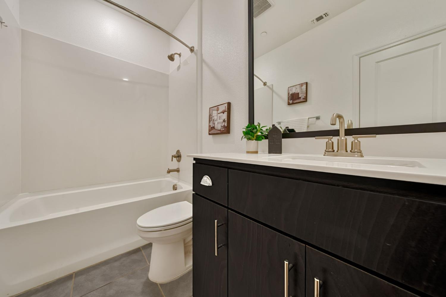 Detail Gallery Image 26 of 38 For 1719 Duchamp Way, Lodi,  CA 95242 - 5 Beds | 3/1 Baths
