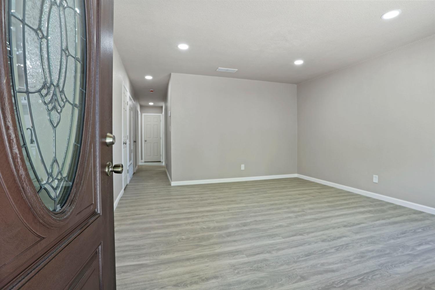 Detail Gallery Image 3 of 27 For 2717 Indiana St, Stockton,  CA 95206 - 4 Beds | 2 Baths