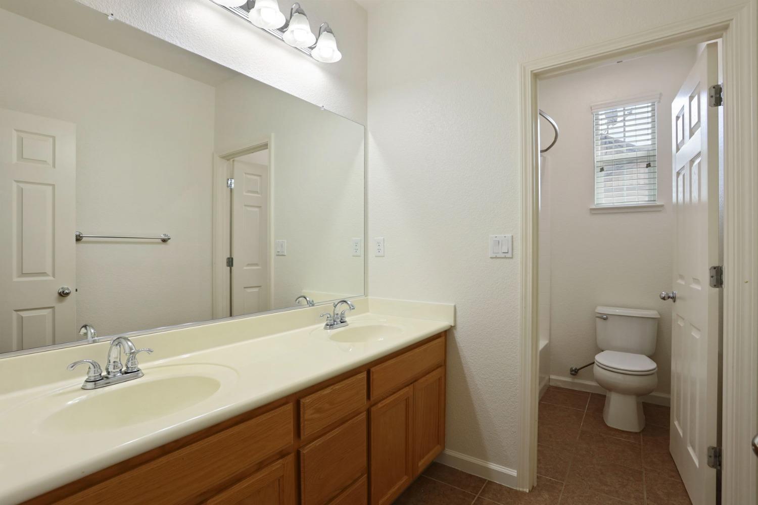 Detail Gallery Image 28 of 53 For 9363 Vintner Cir, Patterson,  CA 95363 - 4 Beds | 3 Baths
