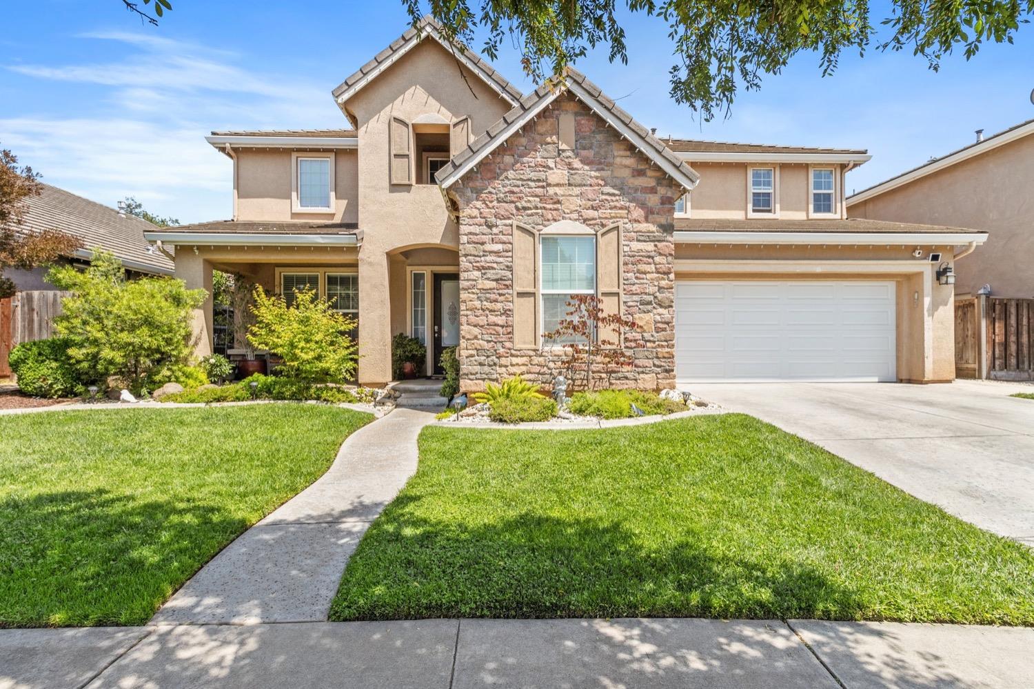 Detail Gallery Image 1 of 37 For 517 Lasso Ct, Oakdale,  CA 95361 - 5 Beds | 2/1 Baths