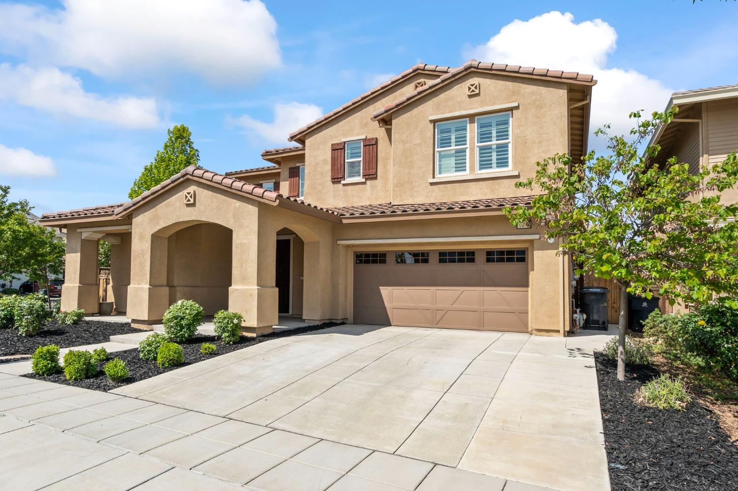 Detail Gallery Image 4 of 70 For 1071 S Jacobs Dr, Mountain House,  CA 95391 - 6 Beds | 3/1 Baths