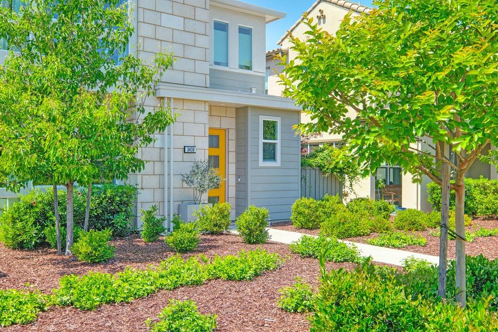 Detail Gallery Image 4 of 74 For 3438 Forney Way, Sacramento,  CA 95816 - 3 Beds | 2/1 Baths