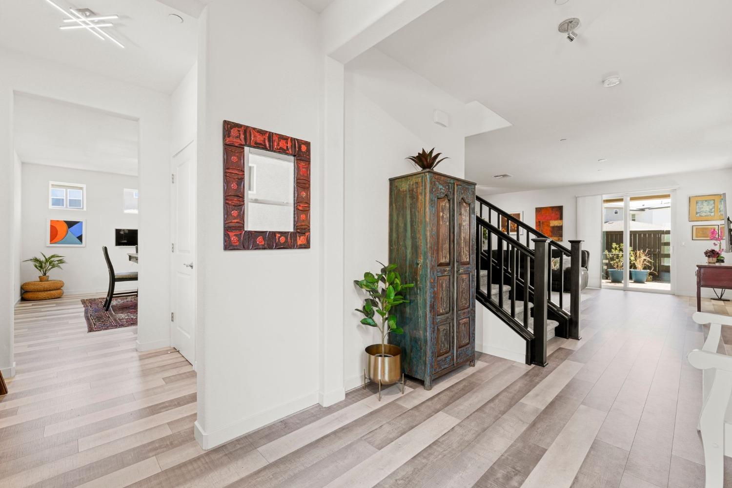 Edgeview Drive, Sacramento, California image 6