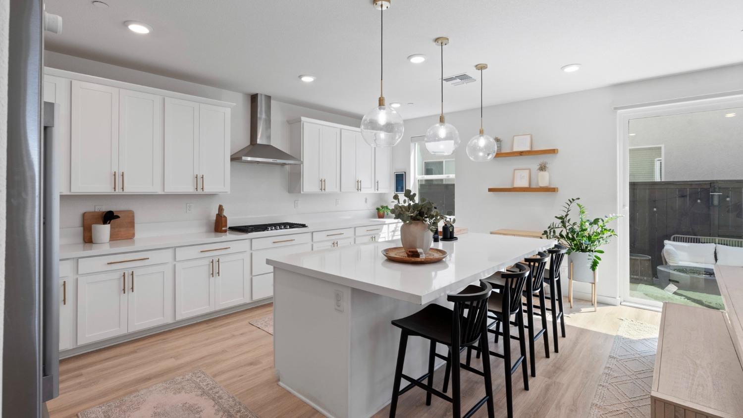 Detail Gallery Image 3 of 42 For 2702 Mossy Creek St, Sacramento,  CA 95833 - 5 Beds | 4 Baths