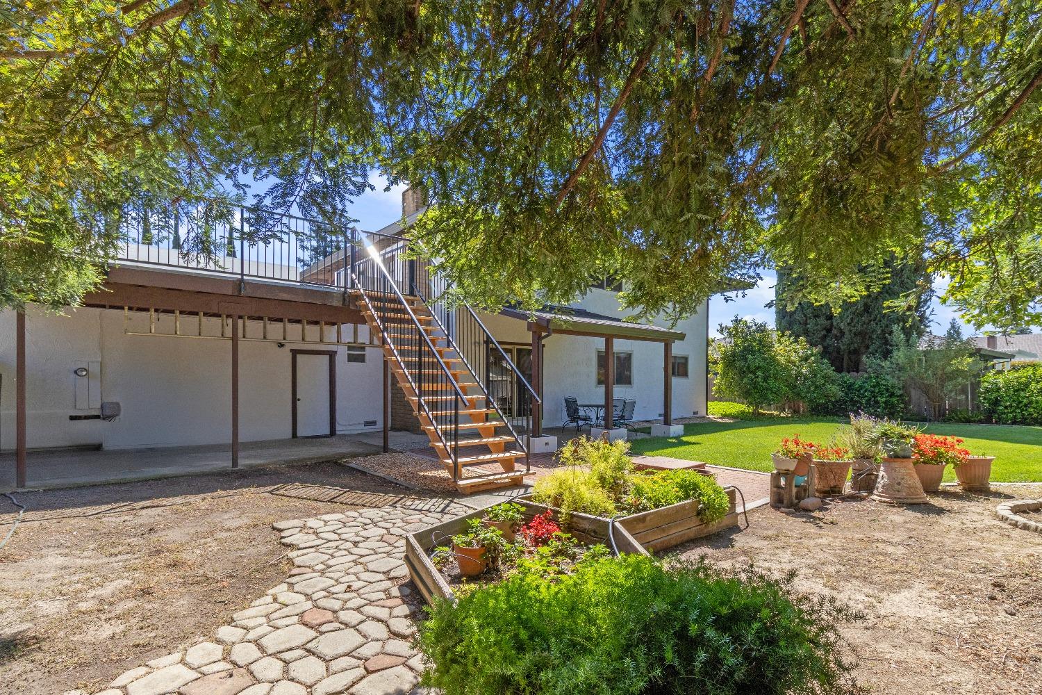 E Caroleigh Way, Yuba City, California image 9