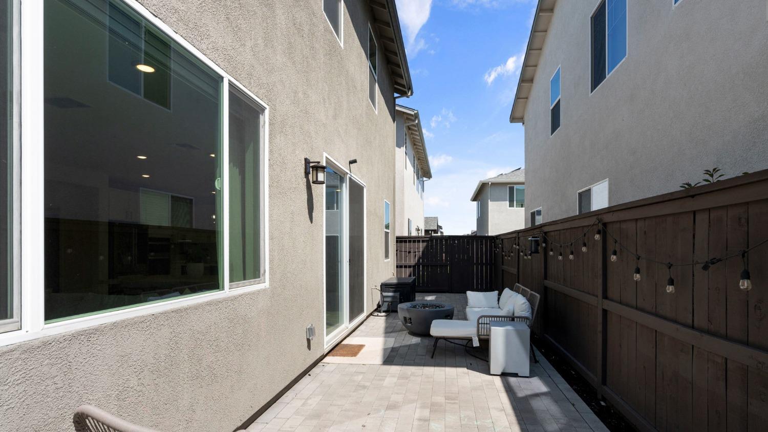 Detail Gallery Image 31 of 42 For 2702 Mossy Creek St, Sacramento,  CA 95833 - 5 Beds | 4 Baths