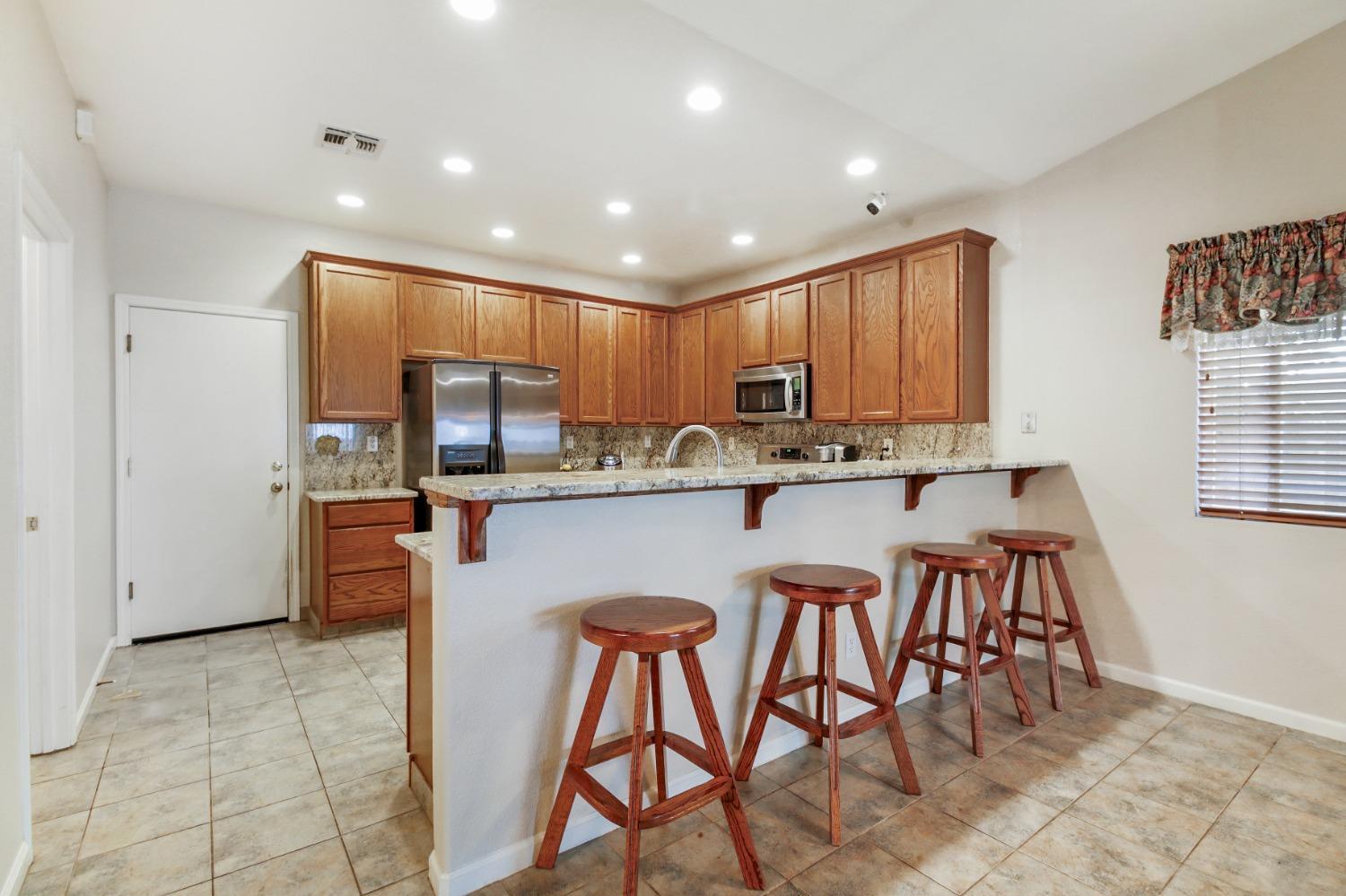 Detail Gallery Image 32 of 62 For 9329 Mainline Dr, Elk Grove,  CA 95624 - 4 Beds | 2 Baths