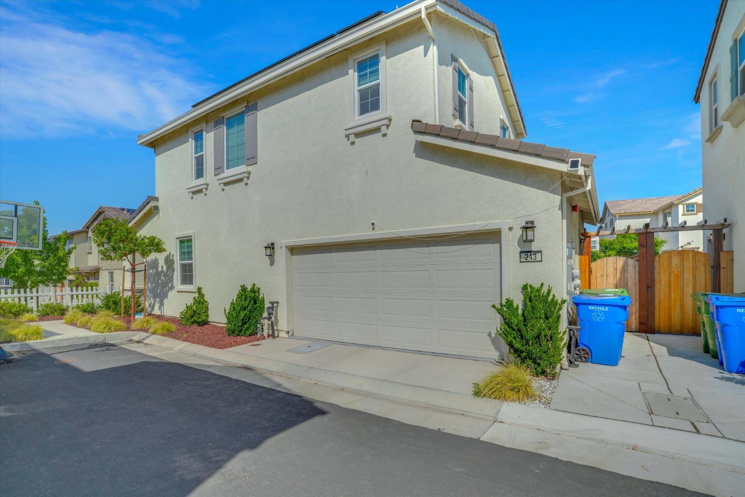Detail Gallery Image 6 of 48 For 243 E Lawson Ave, Mountain House,  CA 95391 - 4 Beds | 3 Baths