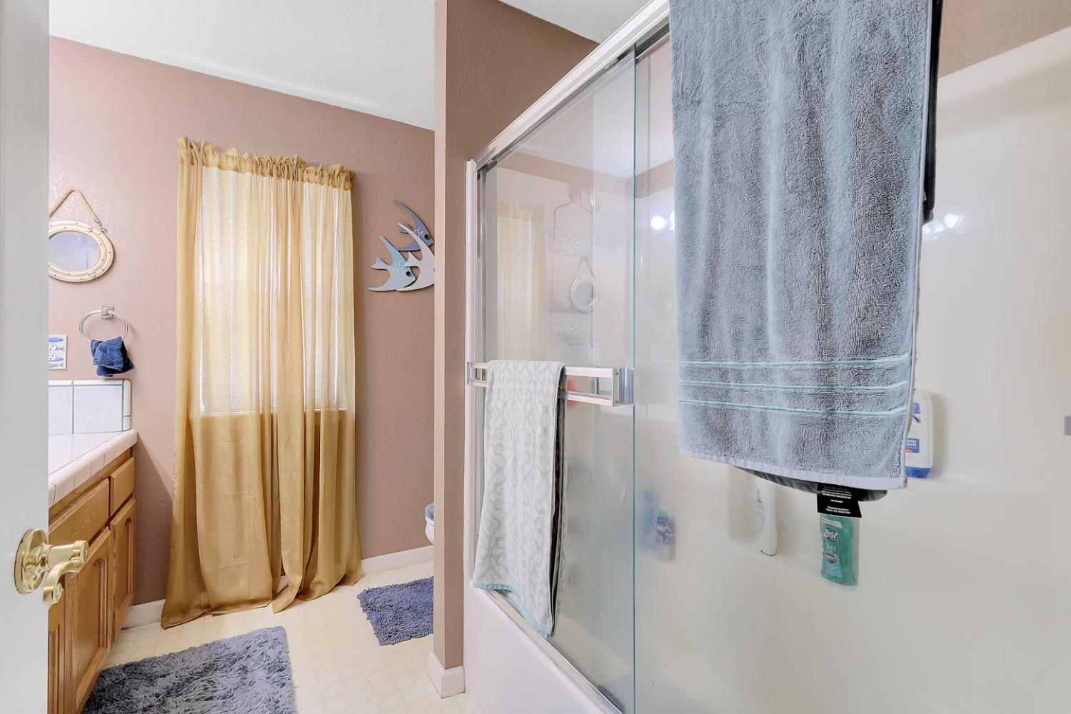 Donald Court, Yuba City, California image 17