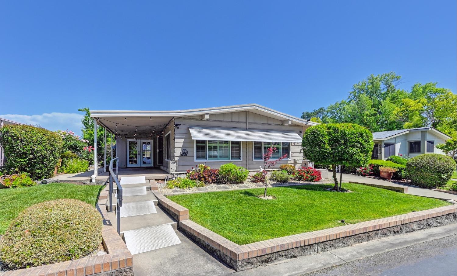 Detail Gallery Image 1 of 44 For 6187 Oak Lakes, Citrus Heights,  CA 95621 - 2 Beds | 2 Baths