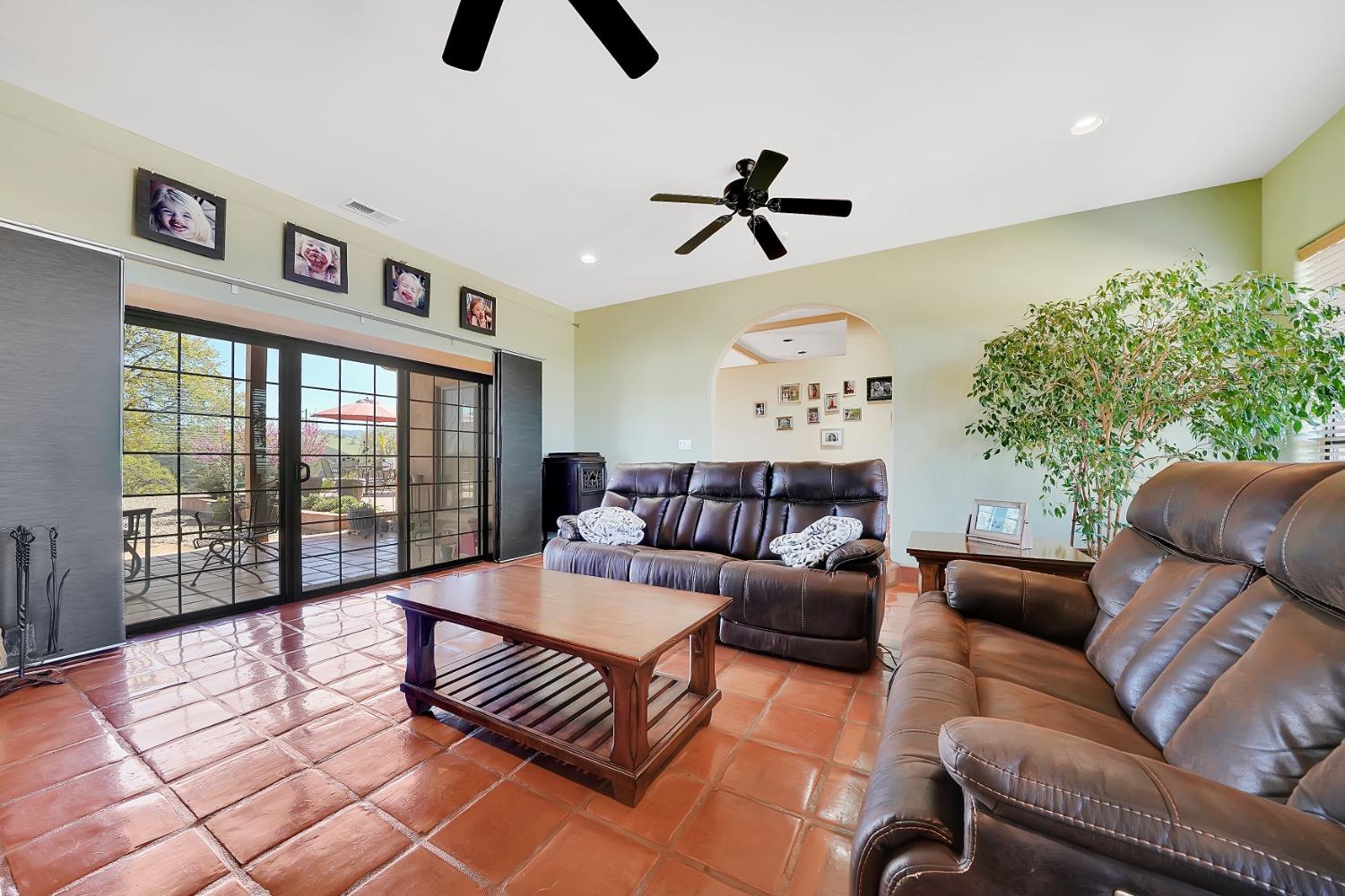 Detail Gallery Image 15 of 86 For 6061 Wind River Dr, Valley Springs,  CA 95252 - 3 Beds | 2/1 Baths