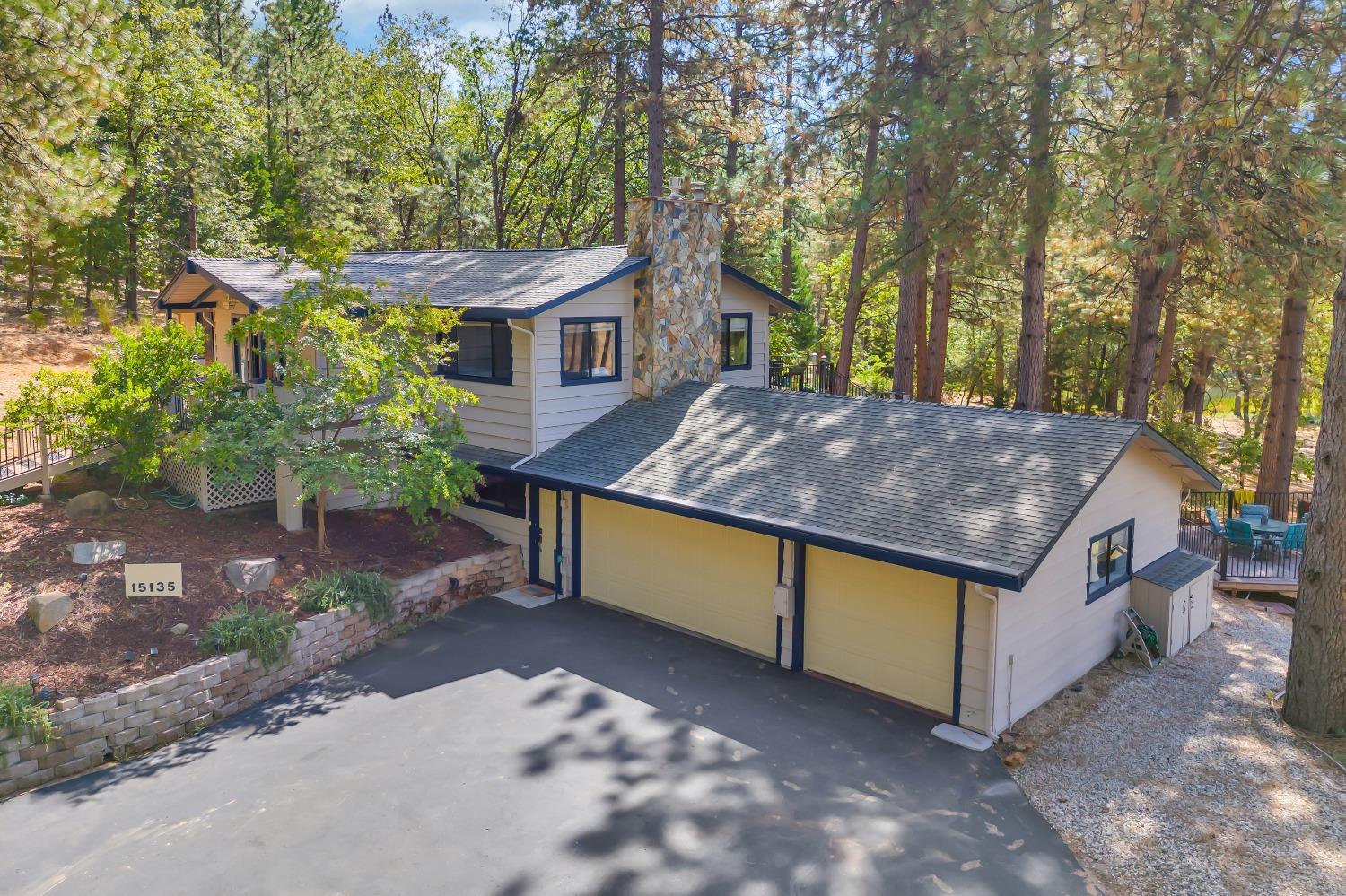 Detail Gallery Image 8 of 79 For 15135 Orchard Springs Rd, Grass Valley,  CA 95945 - 4 Beds | 4/1 Baths