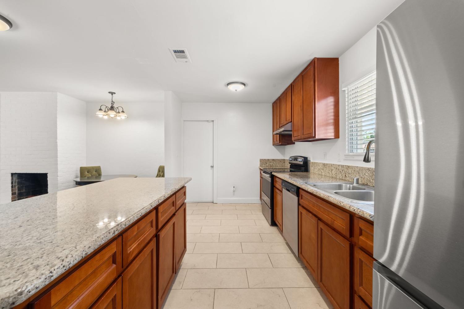 Windsor Drive, Sacramento, California image 14