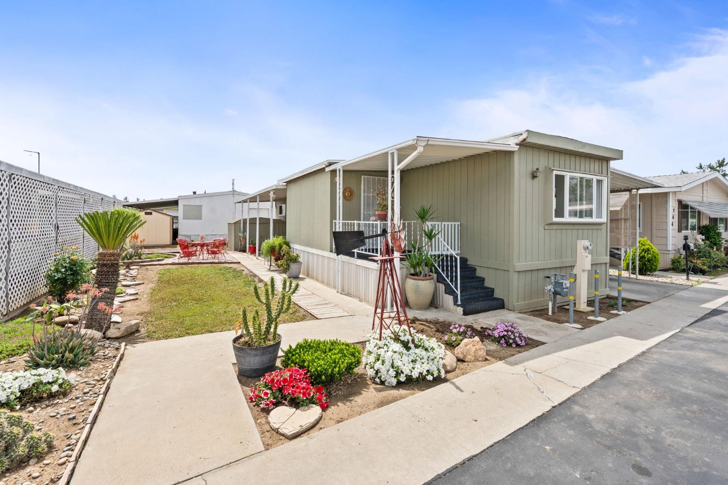 Villa Avenue #143, Clovis, California image 3