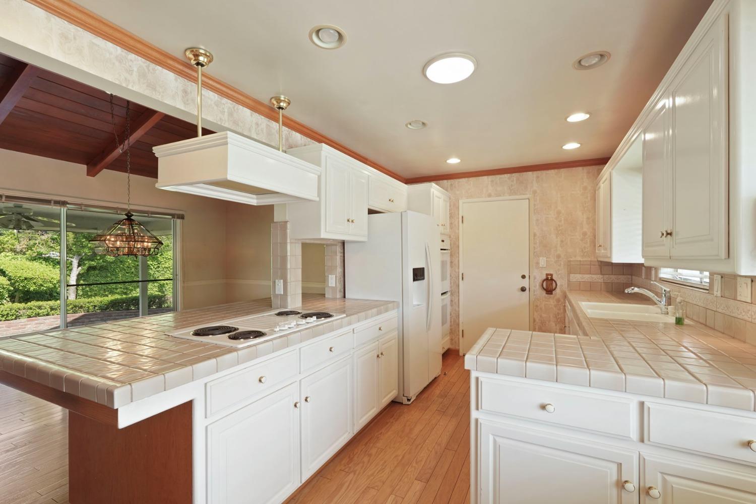 Detail Gallery Image 3 of 40 For 1101 Lakehome Dr, Lodi,  CA 95242 - 3 Beds | 2/1 Baths