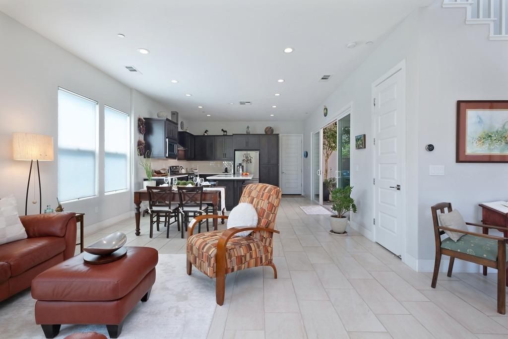 Detail Gallery Image 11 of 74 For 3438 Forney Way, Sacramento,  CA 95816 - 3 Beds | 2/1 Baths