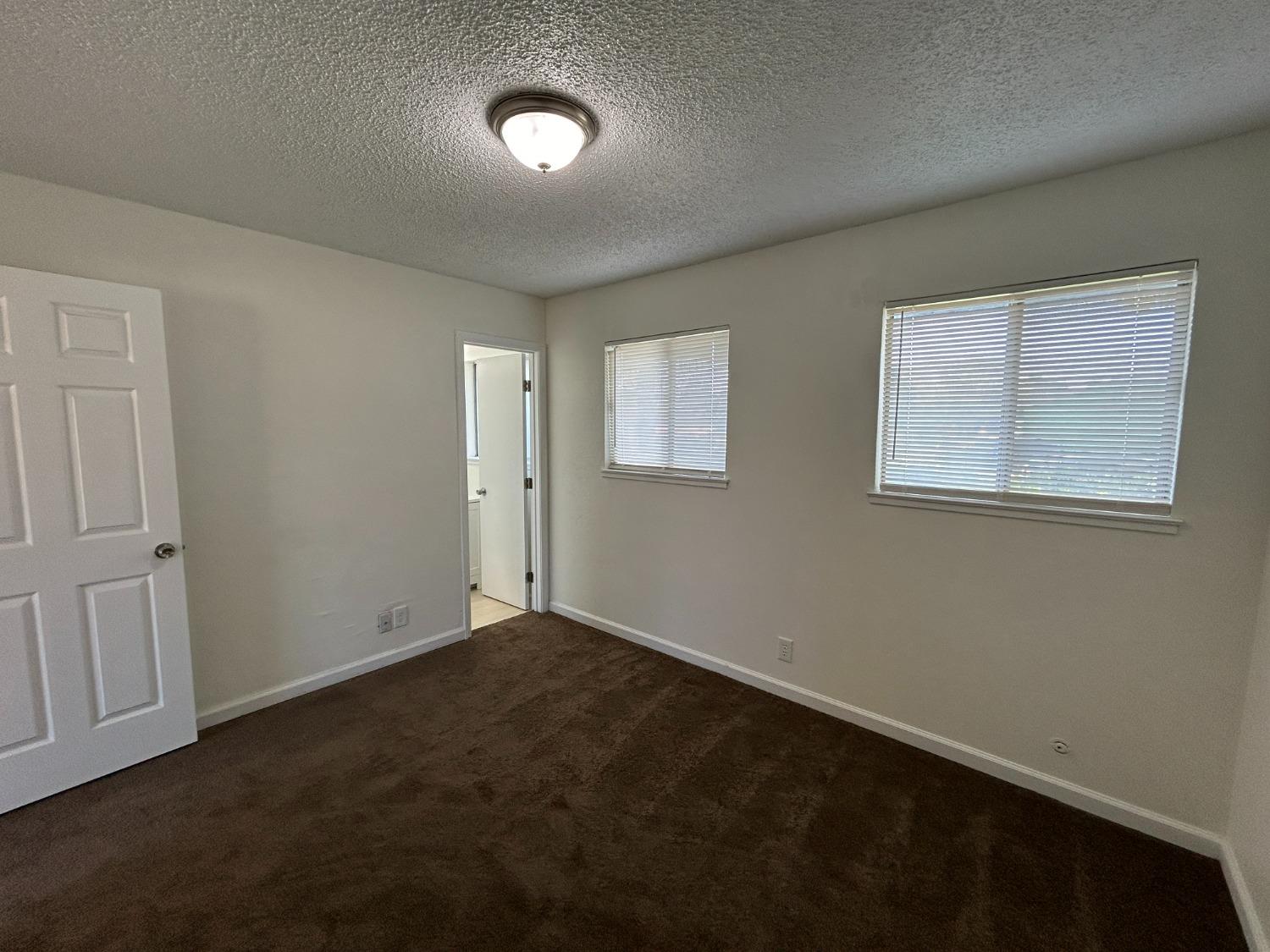 Detail Gallery Image 7 of 16 For 6917 Stillwater Way, Sacramento,  CA 95828 - 3 Beds | 1/1 Baths