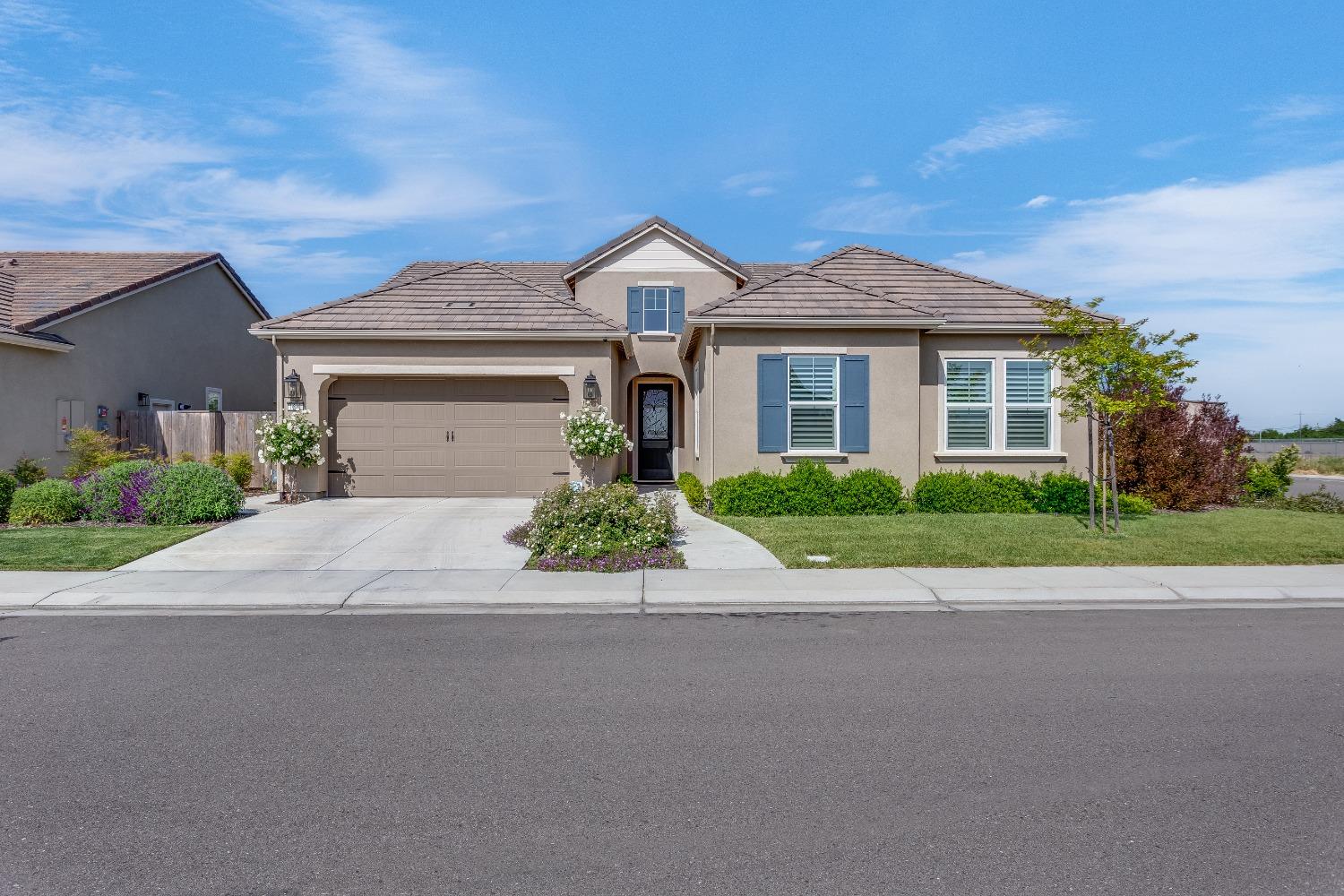 Detail Gallery Image 1 of 25 For 1501 Empire Dr, Lodi,  CA 95242 - 4 Beds | 2 Baths