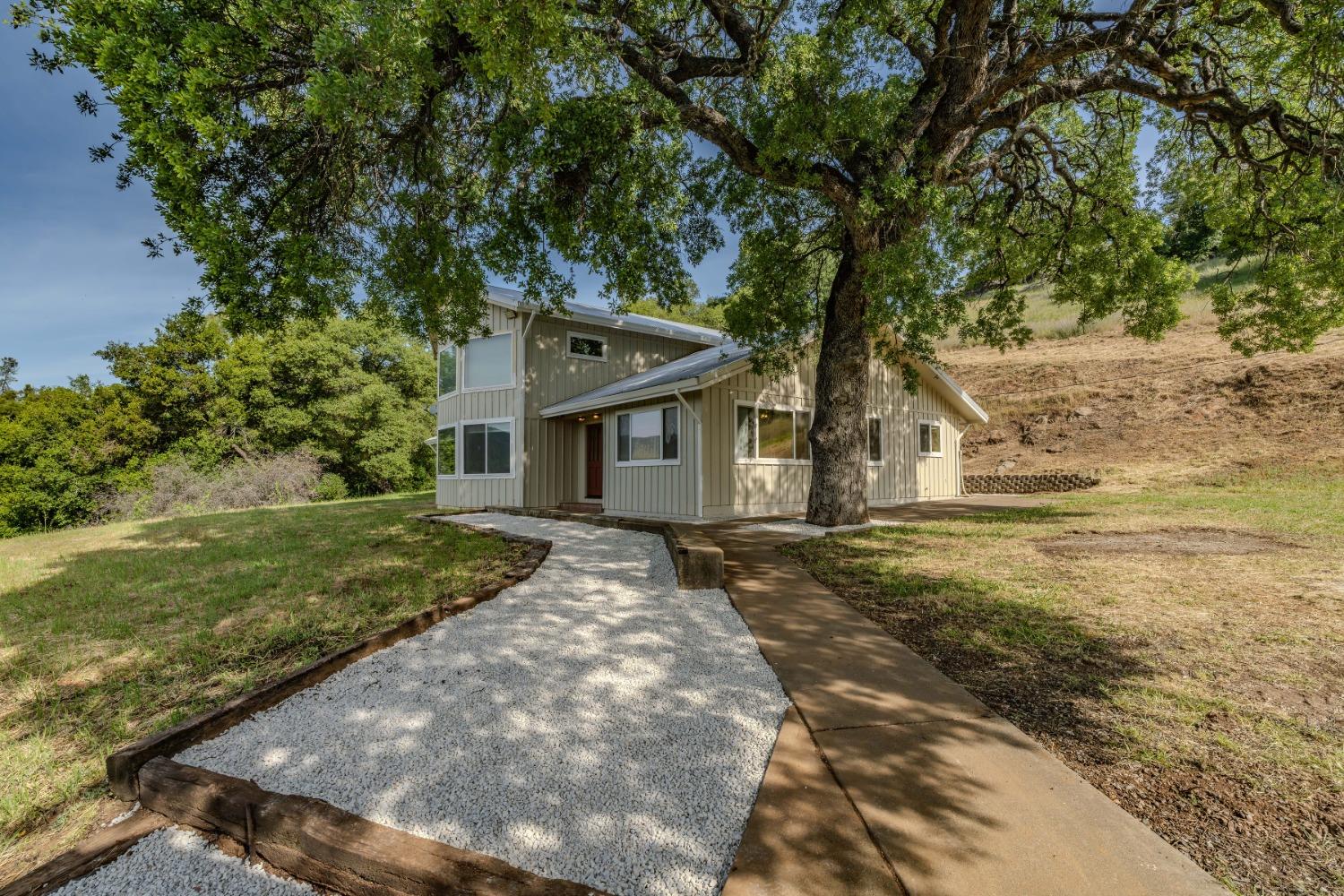 Detail Gallery Image 3 of 88 For 2800 Willow Creek Rd, San Andreas,  CA 95249 - 3 Beds | 2/1 Baths
