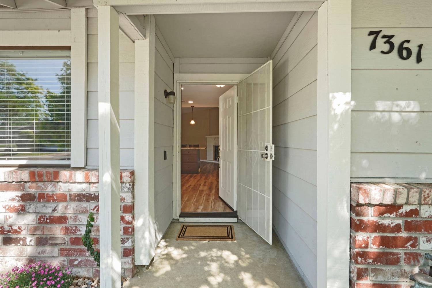 Flowerwood Way, Sacramento, California image 3