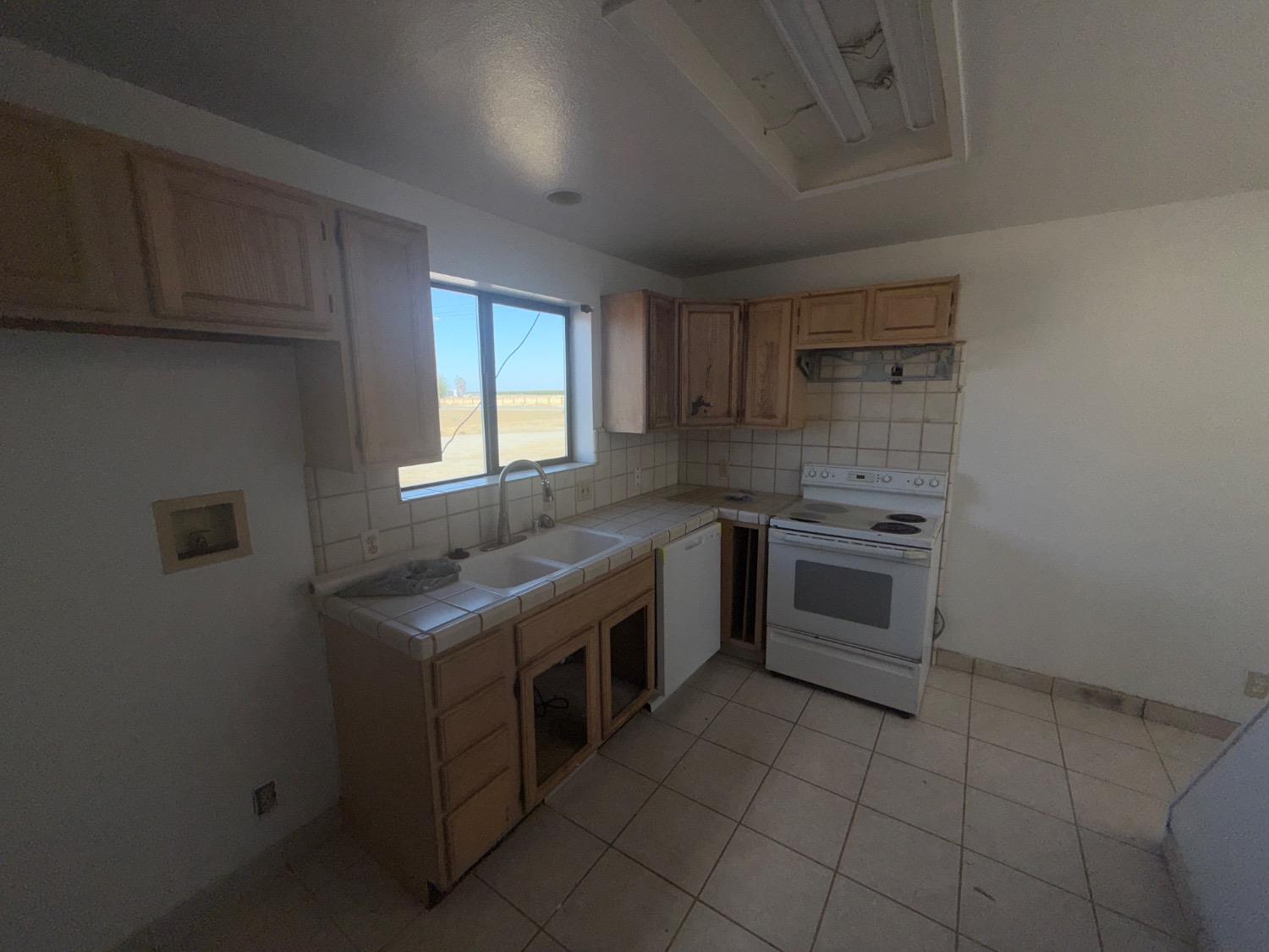 Detail Gallery Image 9 of 17 For 207 Eucalyptus Ave, Patterson,  CA 95363 - 3 Beds | 1/1 Baths