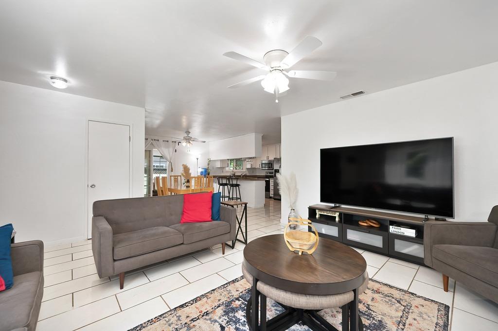 Detail Gallery Image 9 of 33 For 7735 Antelope Rd, Citrus Heights,  CA 95610 - 4 Beds | 2 Baths