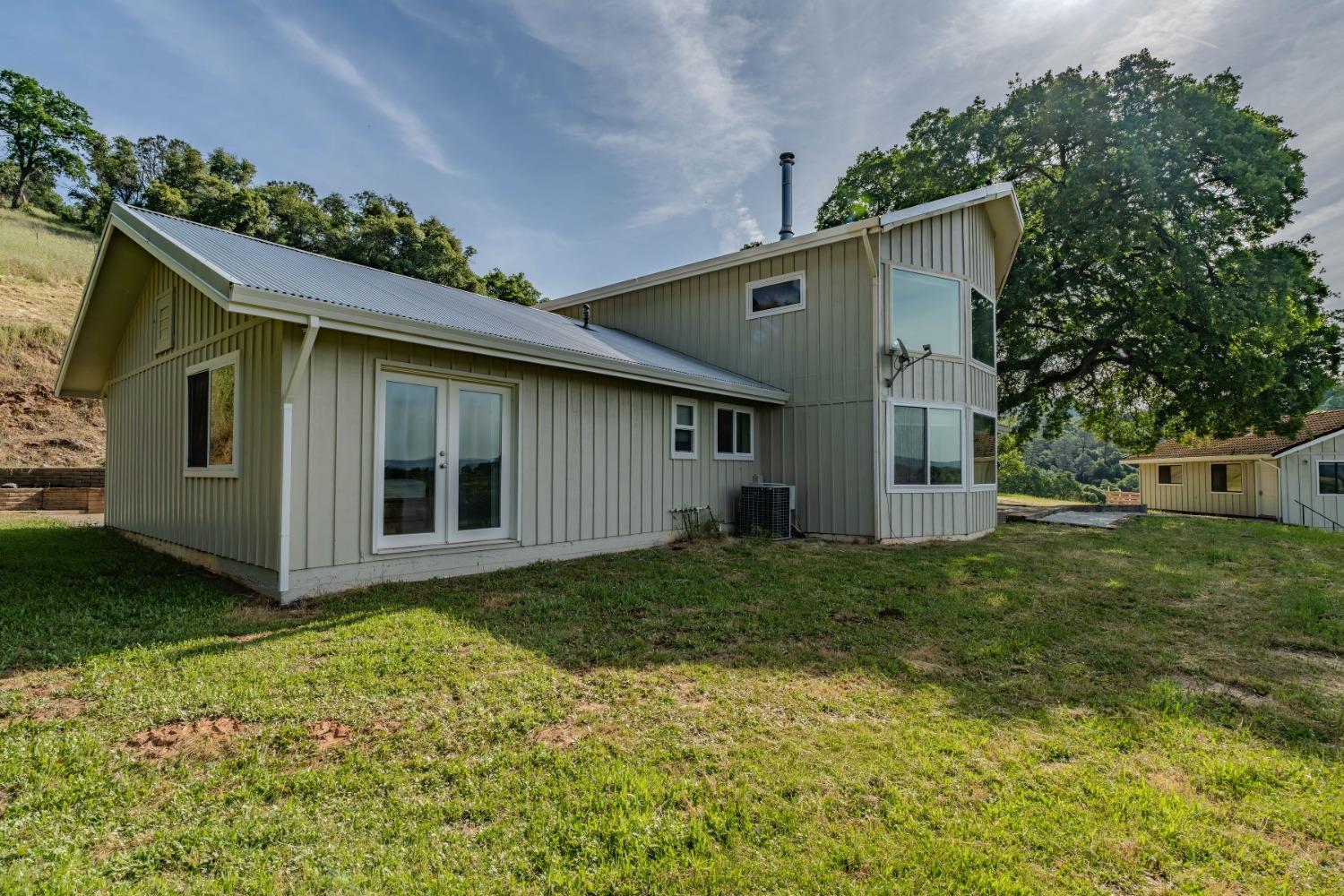 Detail Gallery Image 5 of 88 For 2800 Willow Creek Rd, San Andreas,  CA 95249 - 3 Beds | 2/1 Baths
