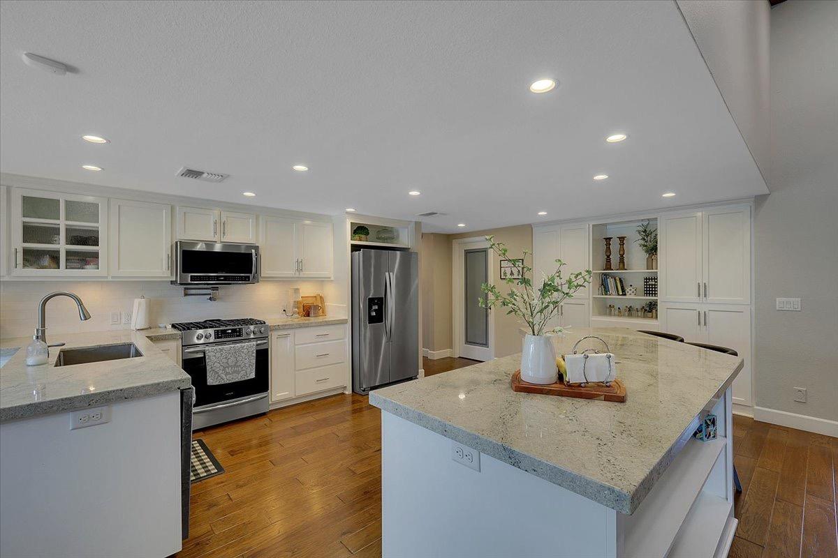 Detail Gallery Image 14 of 70 For 734 Mariner Loop, Yuba City,  CA 95991 - 4 Beds | 3 Baths