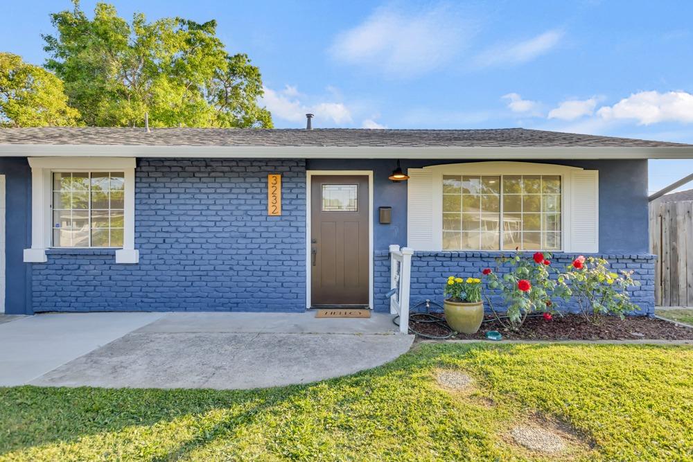 Mayfair Drive, Sacramento, California image 4