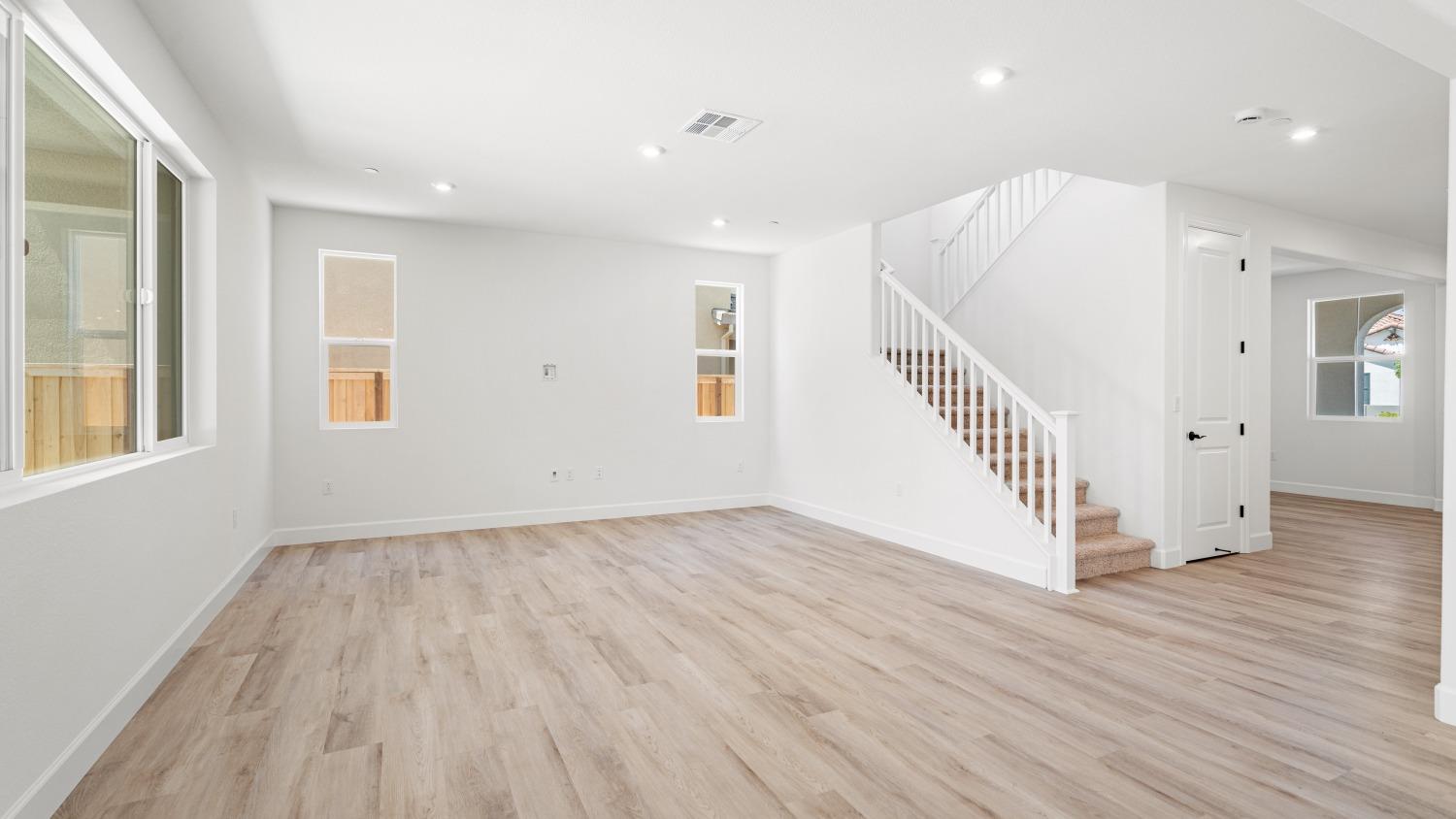 Detail Gallery Image 9 of 41 For 2122 Geneva Way, Manteca,  CA 95337 - 4 Beds | 3 Baths