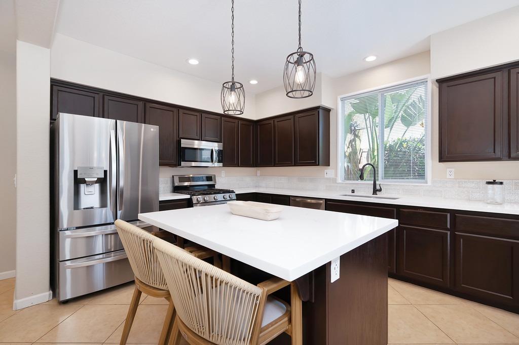 Detail Gallery Image 10 of 57 For 9577 Arcada Ct, Elk Grove,  CA 95624 - 3 Beds | 2 Baths