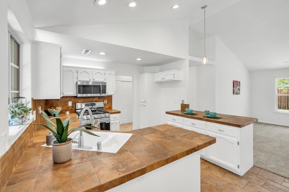 Donald Court, Yuba City, California image 13