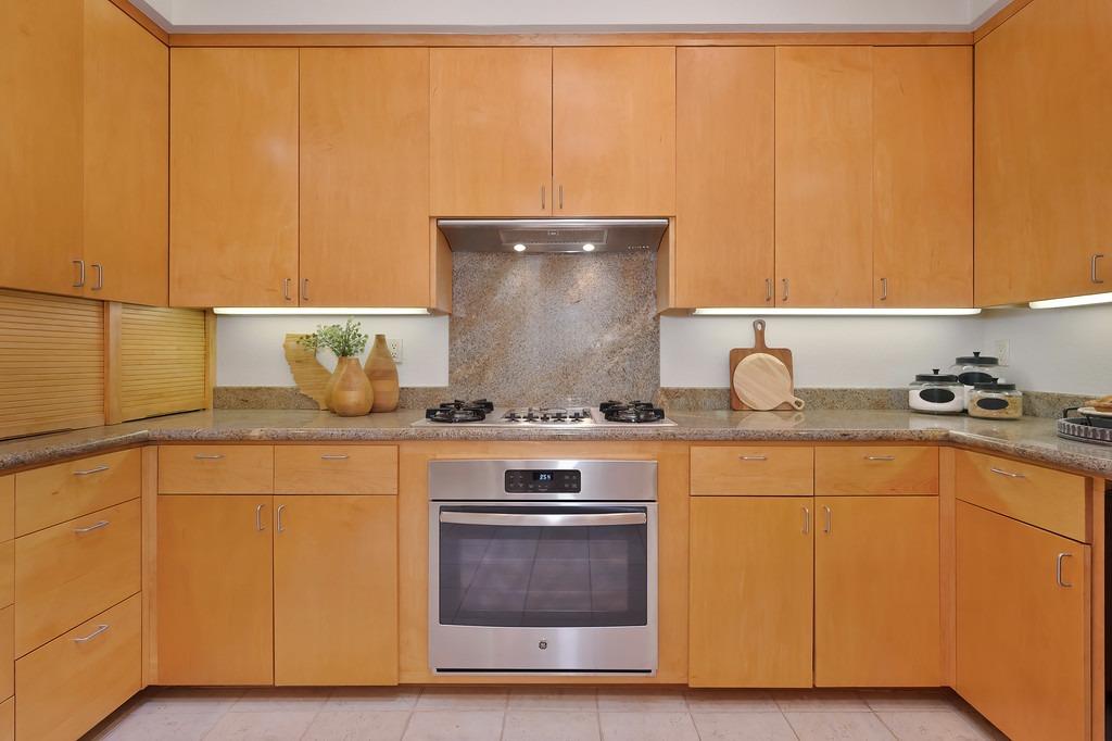 Garden Court, El Macero, California image 9