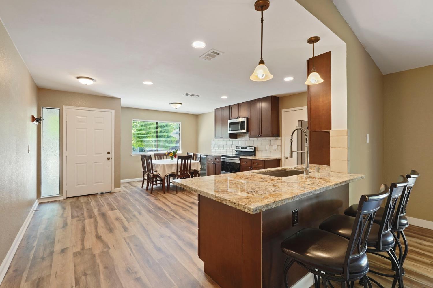 Flowerwood Way, Sacramento, California image 4