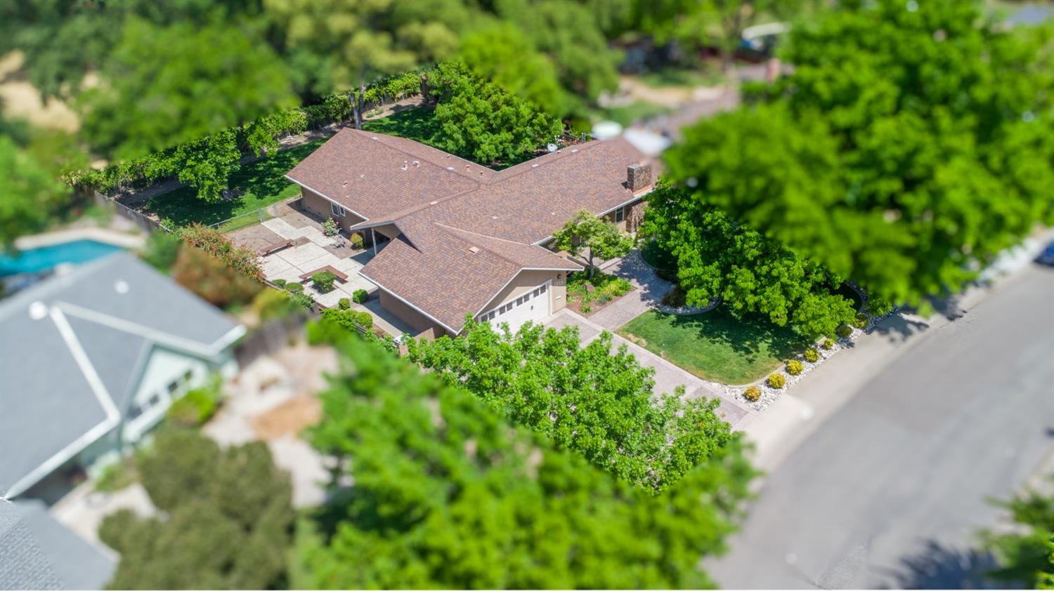 Cromwell Way, Sacramento, California image 3