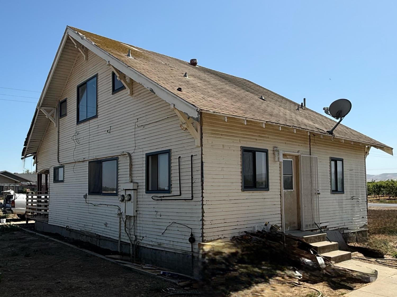 Detail Gallery Image 1 of 17 For 207 Eucalyptus Ave, Patterson,  CA 95363 - 3 Beds | 1/1 Baths
