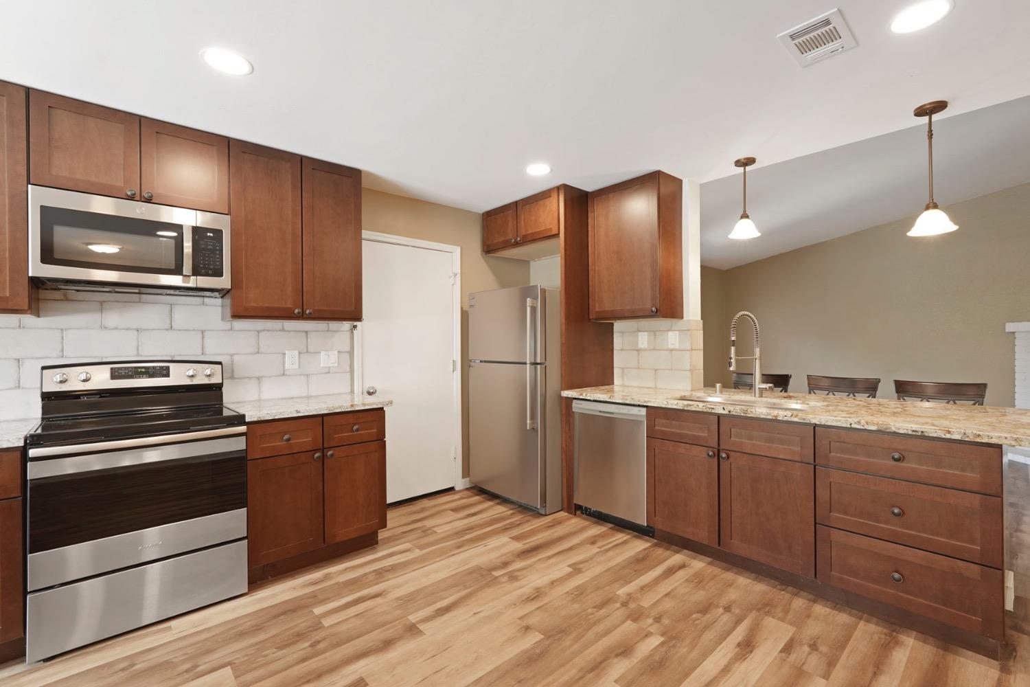 Flowerwood Way, Sacramento, California image 8