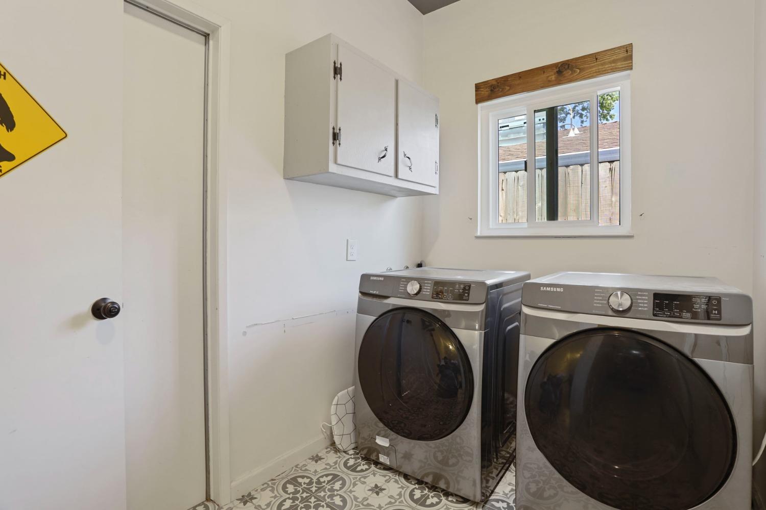 Vista Drive, Lodi, California image 31