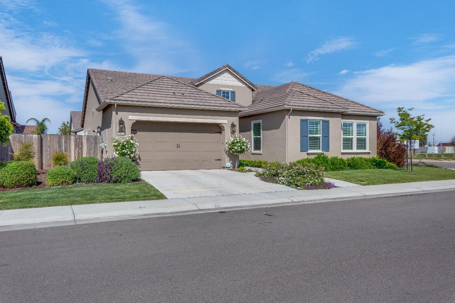 Detail Gallery Image 2 of 25 For 1501 Empire Dr, Lodi,  CA 95242 - 4 Beds | 2 Baths