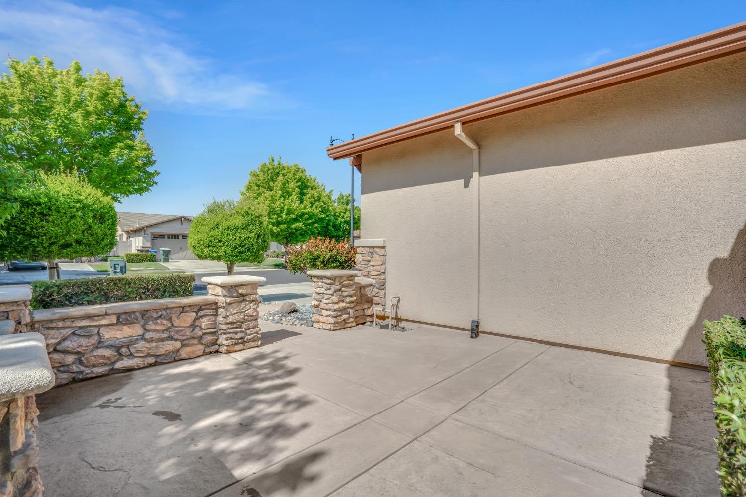 Shadow Berry Drive, Manteca, California image 4