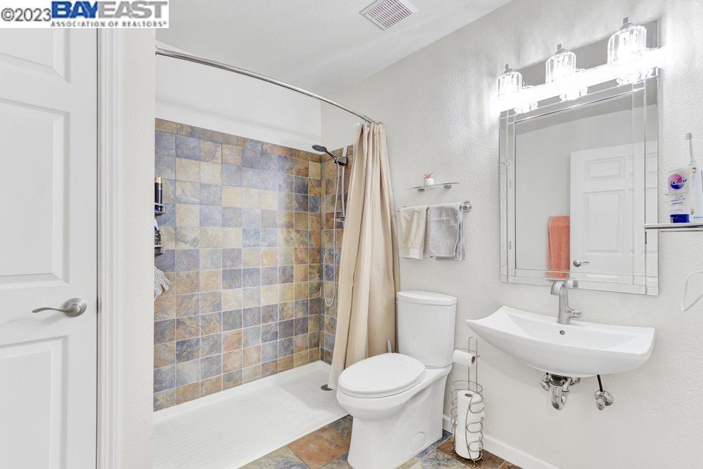 Detail Gallery Image 13 of 26 For 748 Windward Dr, Rodeo,  CA 94572 - 3 Beds | 2 Baths