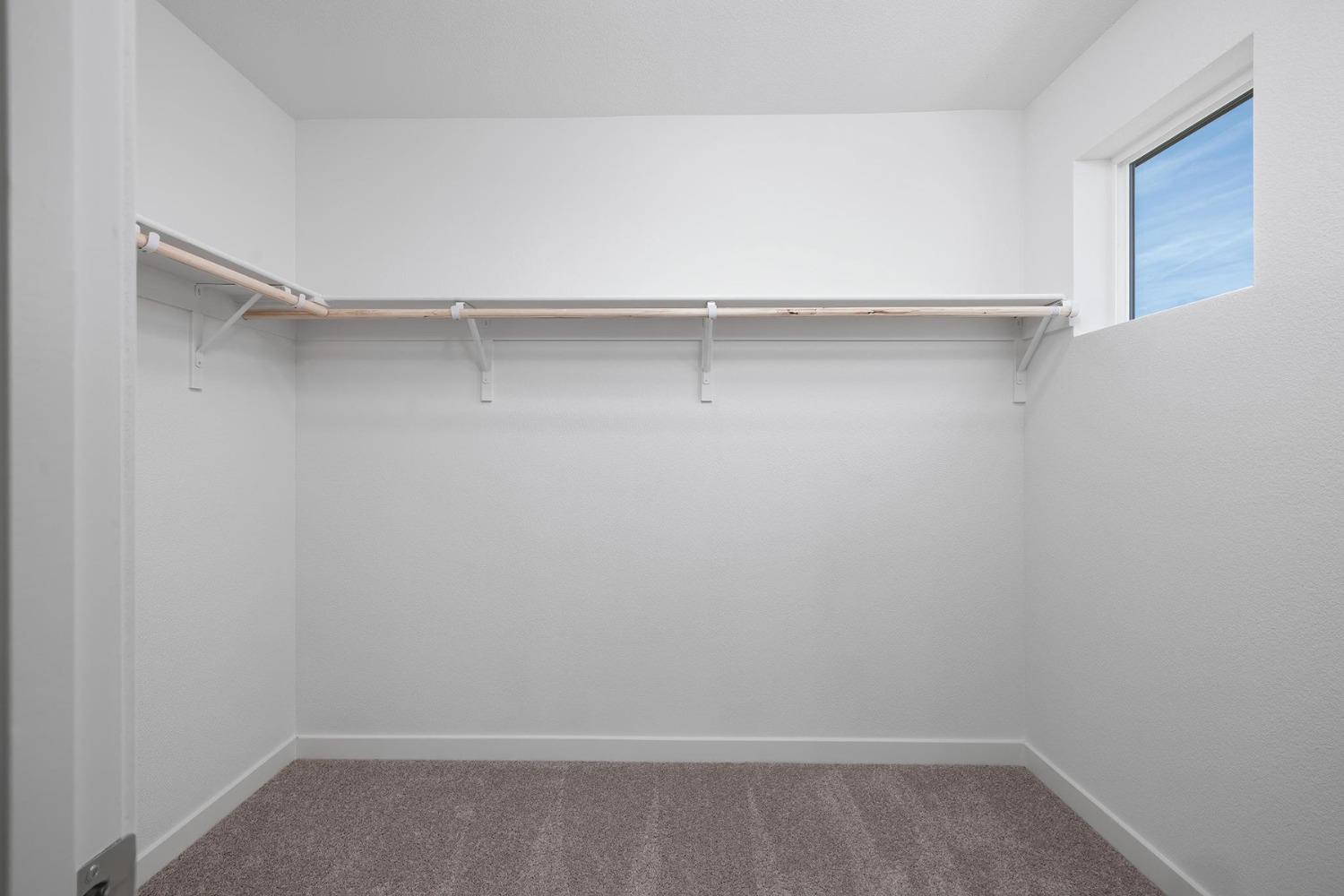 Detail Gallery Image 8 of 11 For 825 Chatham Ln, Patterson,  CA 95363 - 4 Beds | 2/1 Baths