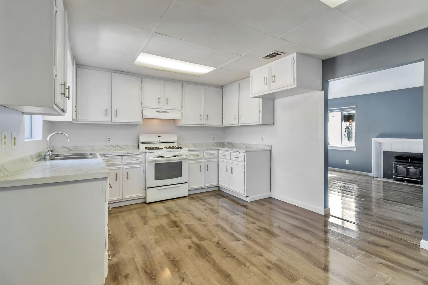 Detail Gallery Image 11 of 27 For 968 Lester Ave, Hayward,  CA 94541 - 4 Beds | 1 Baths