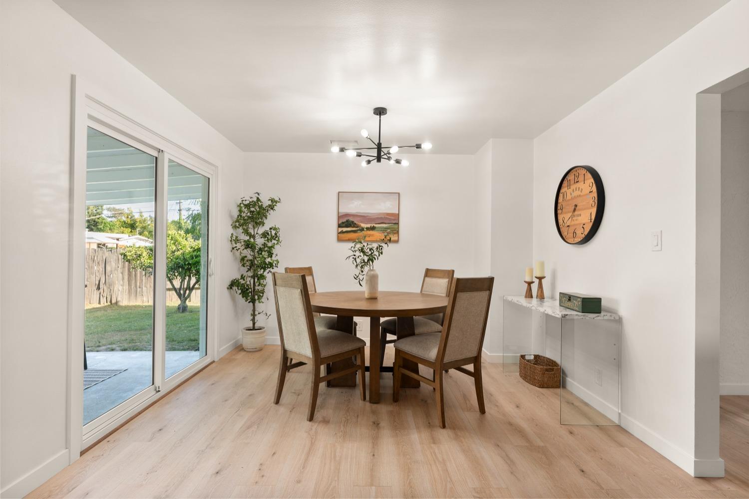 Detail Gallery Image 16 of 32 For 1464 Tradewinds Ave, Sacramento,  CA 95822 - 3 Beds | 2 Baths