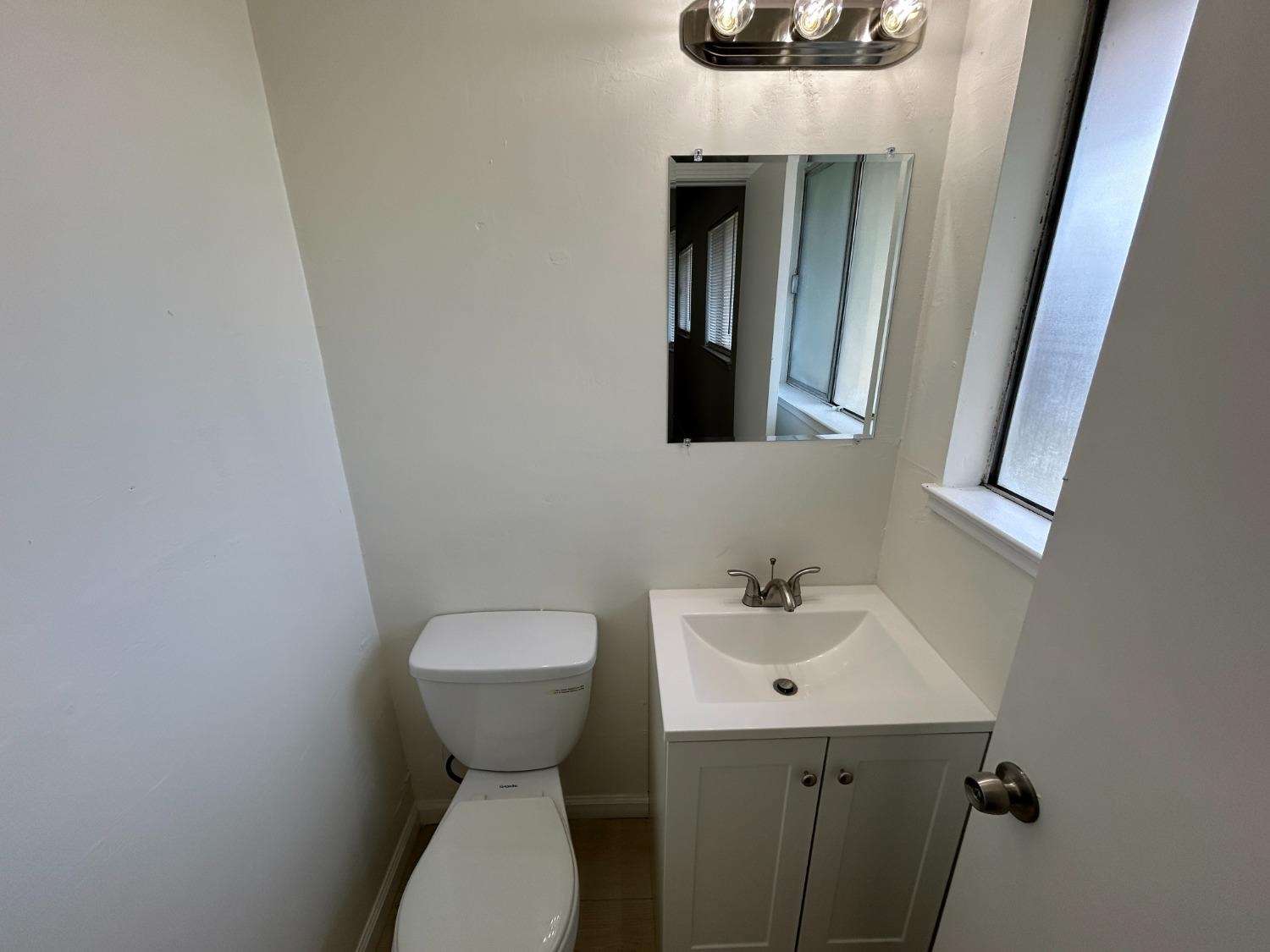 Detail Gallery Image 9 of 16 For 6917 Stillwater Way, Sacramento,  CA 95828 - 3 Beds | 1/1 Baths